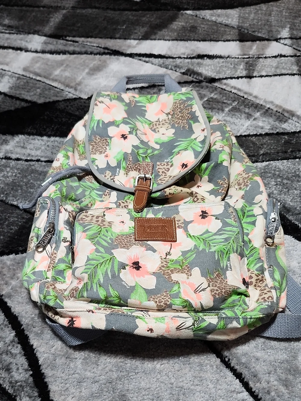 VINTAGE VS PINK 2013 WILD TROPICAL PALM CHEETAH PRINT DRAWSTRING FLAP BACKPACK